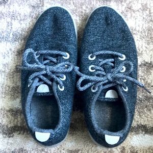 Excellent condition Allbirds wool runners, natural grey / grey sole, women’s 9M